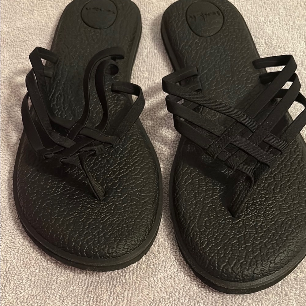 Sanuk Black Sandals Strappy Thong Design